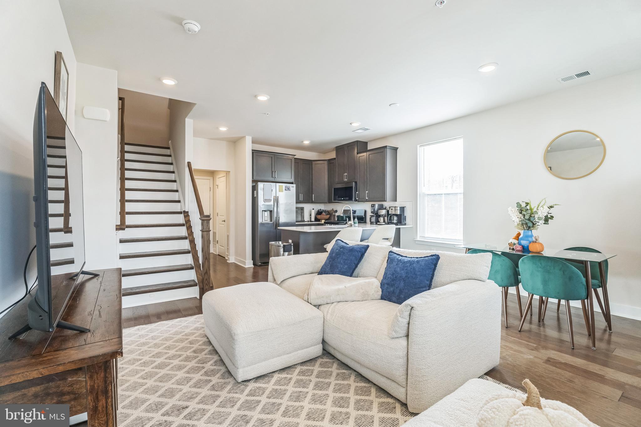 STEELPOINTE - Residential