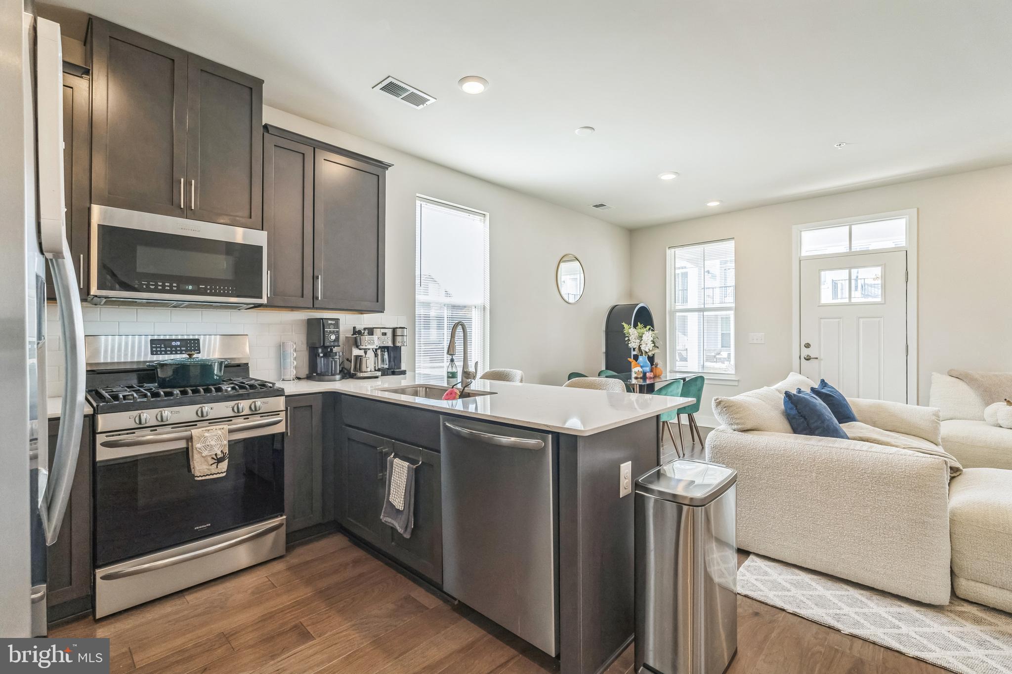 STEELPOINTE - Residential