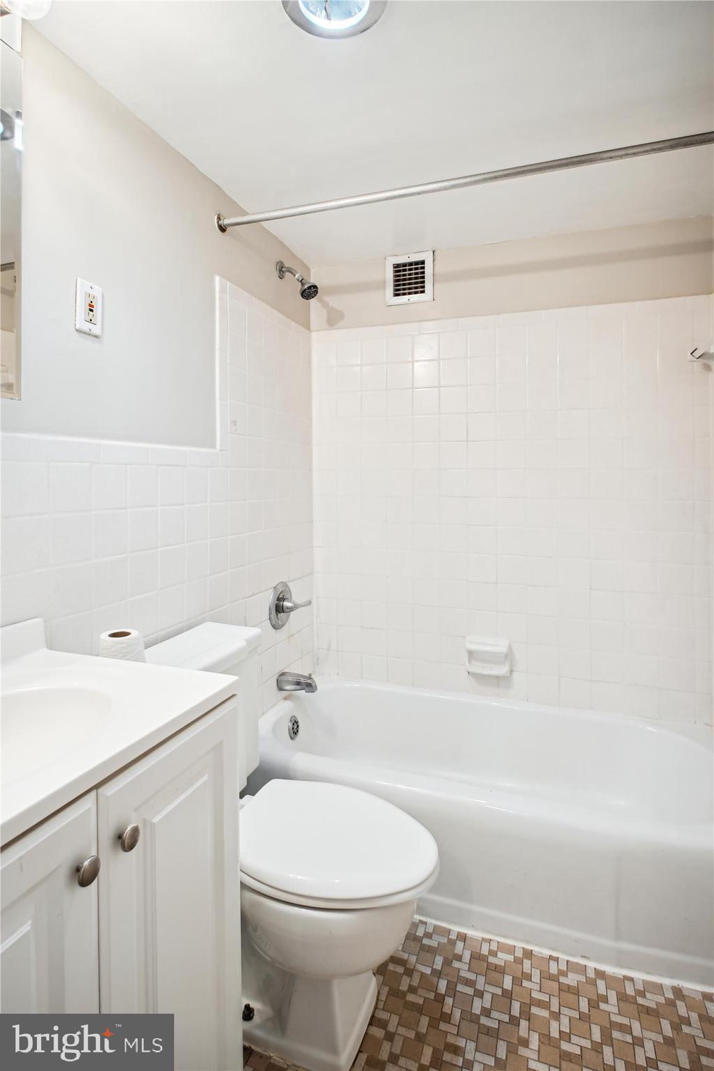 OLD TOWN ALEXANDRIA - Residential Lease