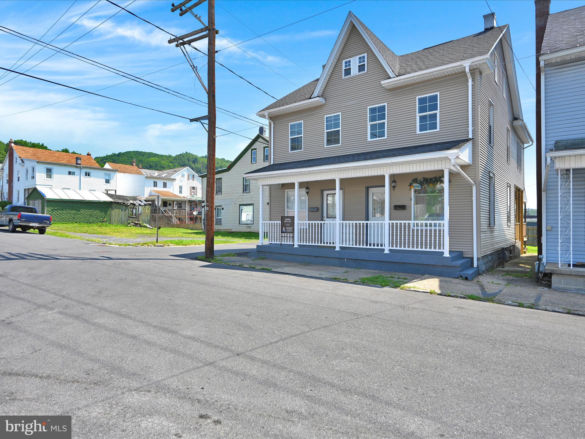 117 N OAK STREET