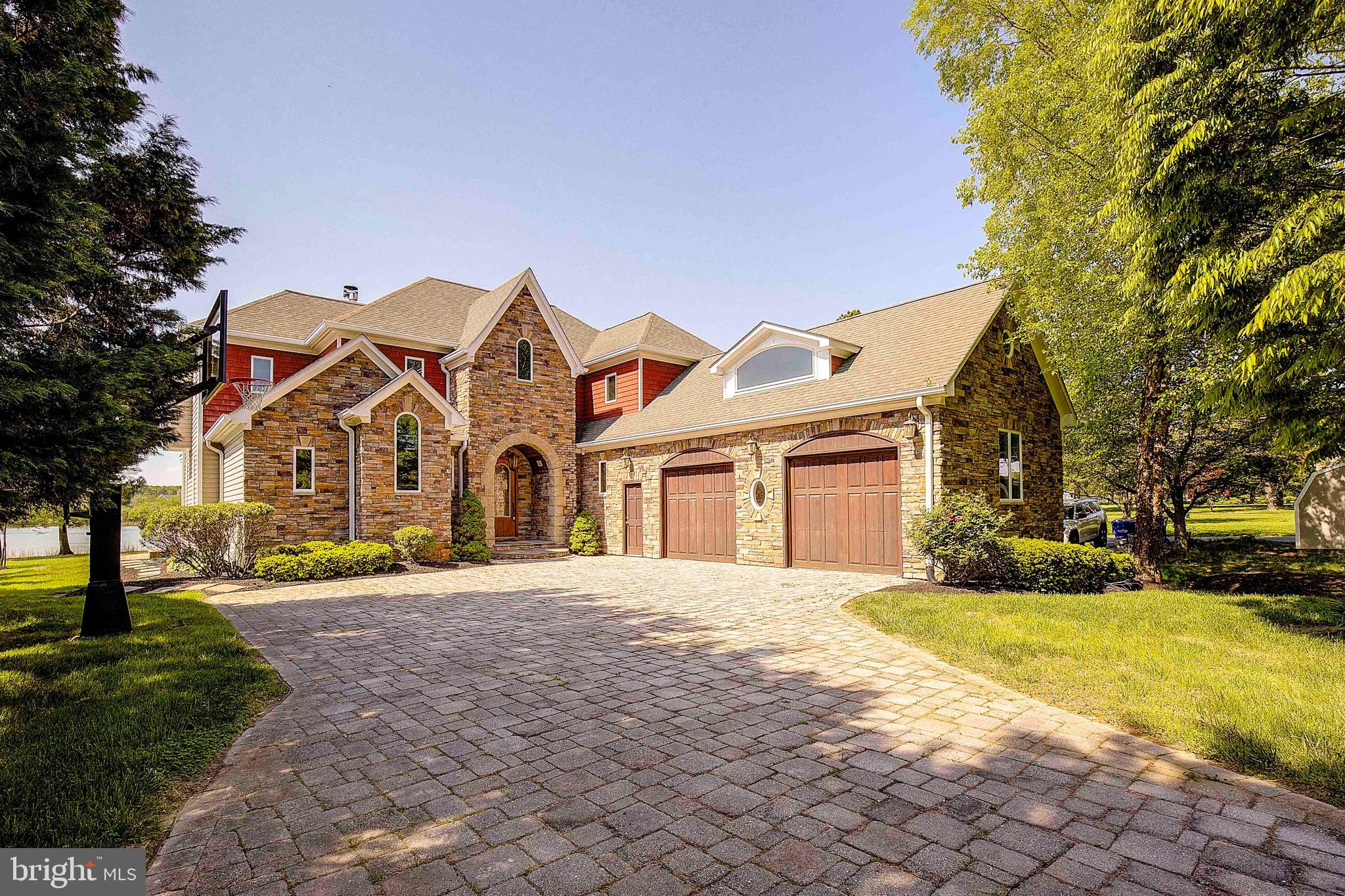 BENTONS PLEASURE - Residential