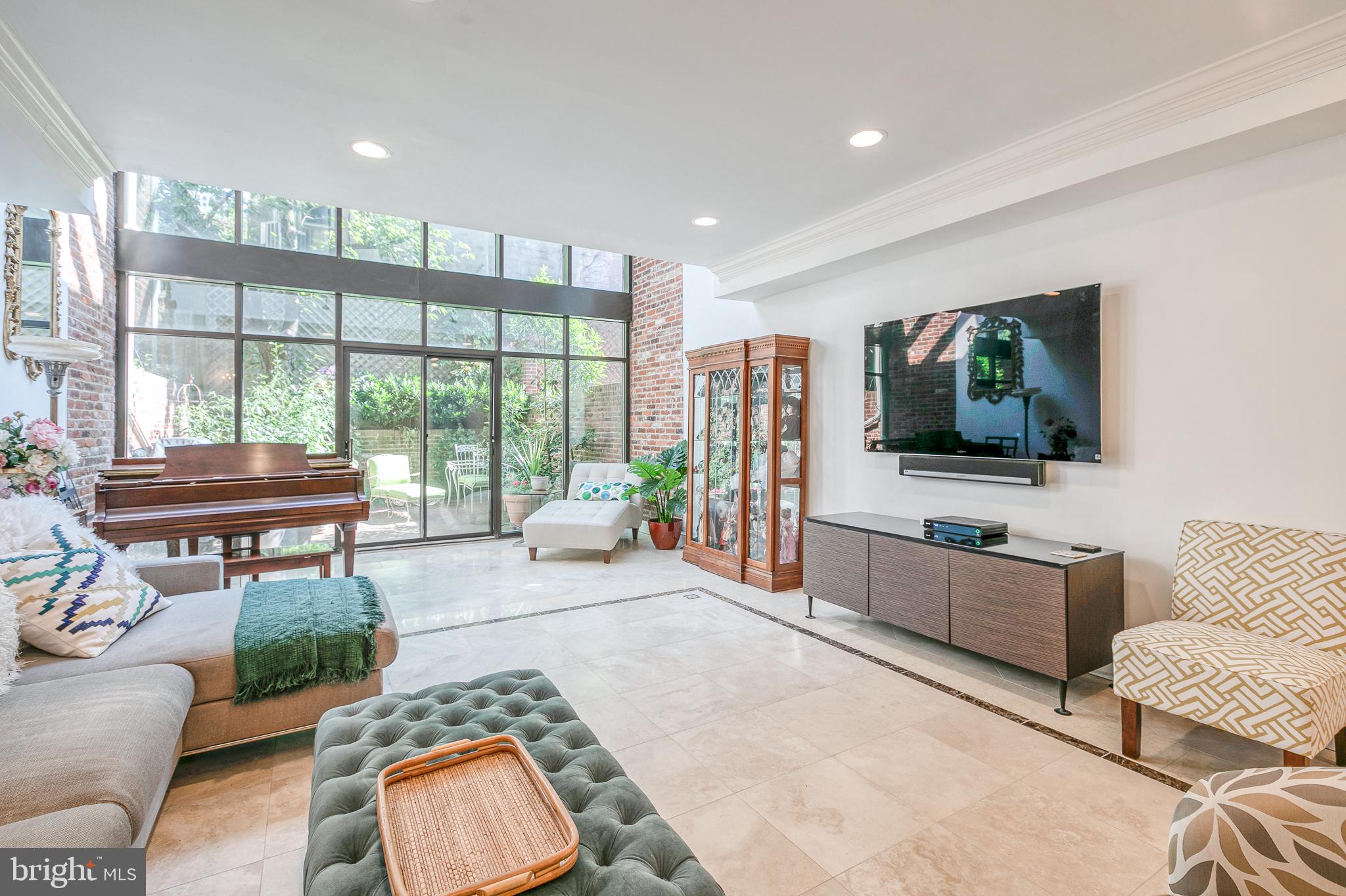 SOCIETY HILL - Residential