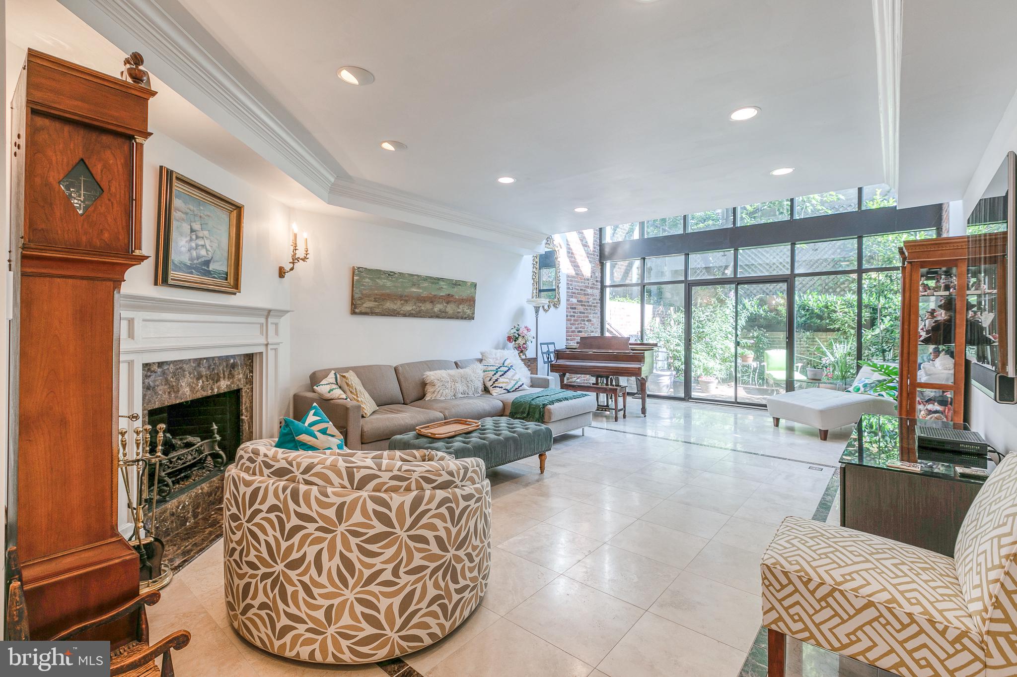 SOCIETY HILL - Residential