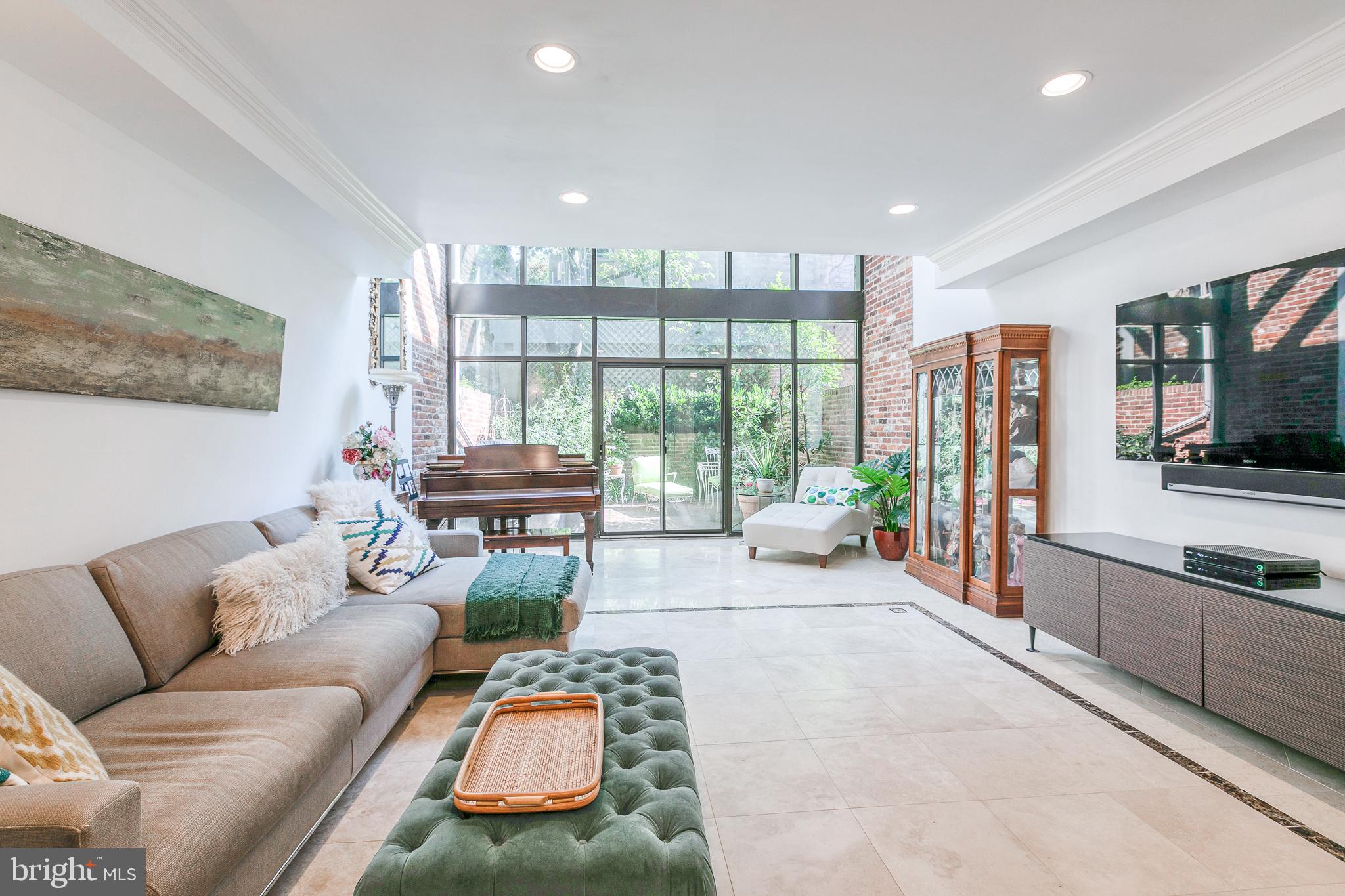 SOCIETY HILL - Residential