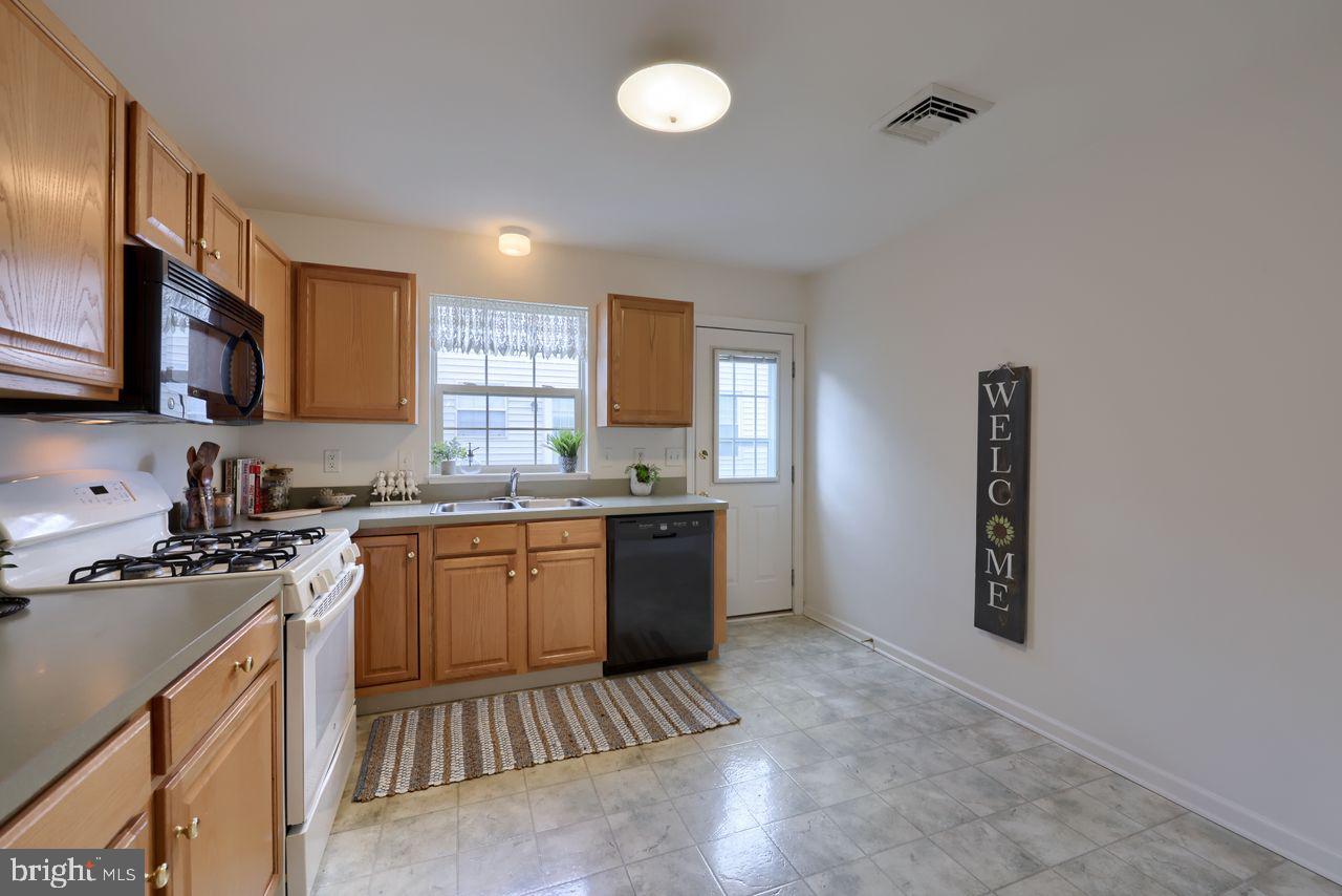 BROOKSTONE - Residential