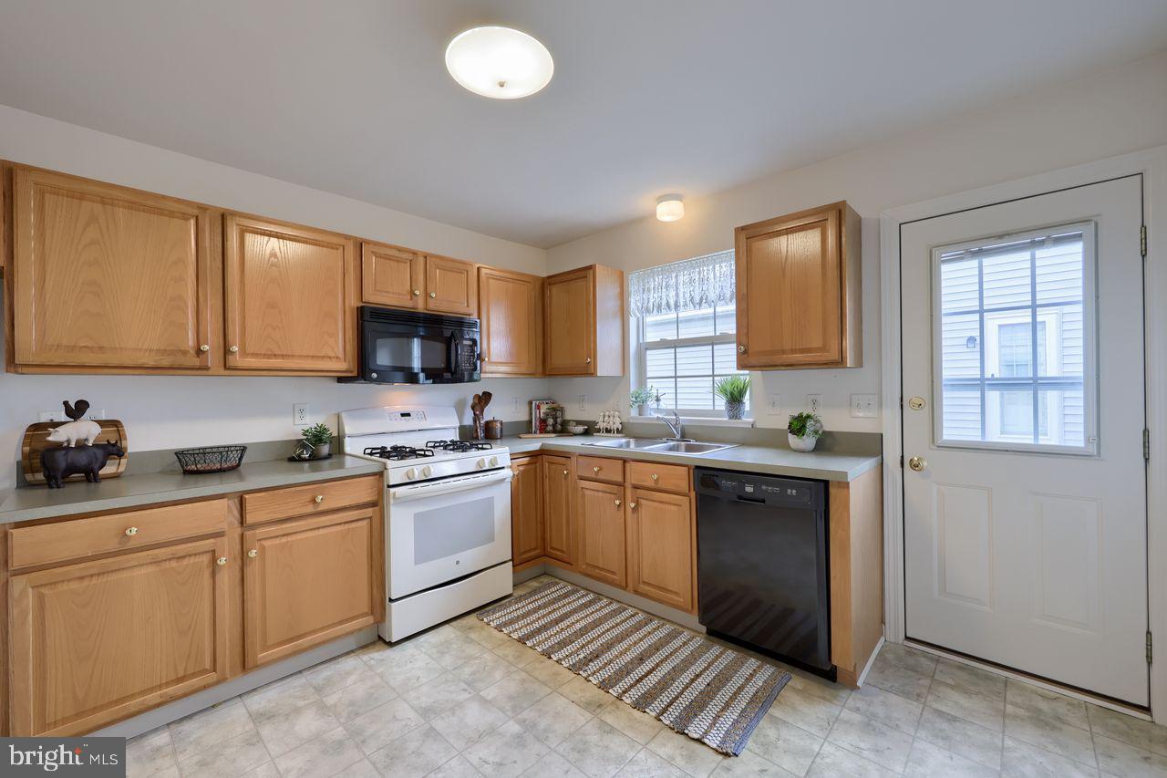 BROOKSTONE - Residential
