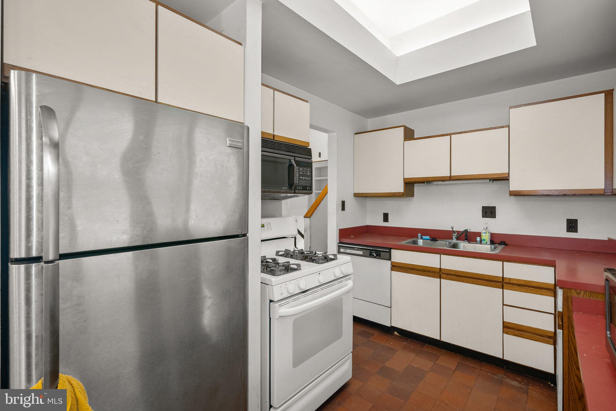 GREENWOOD KNOLLS - Residential