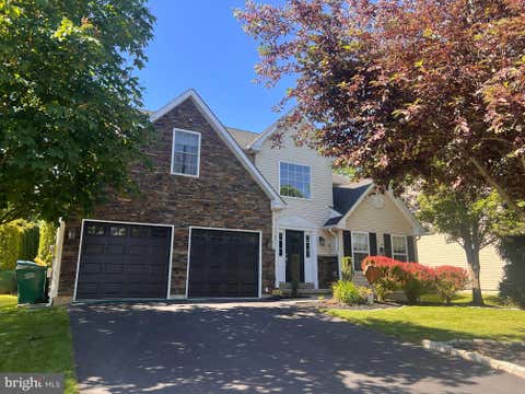 Homes For Sale - 6840 Scenic View Drive<br/> MACUNGIE, PA 18062