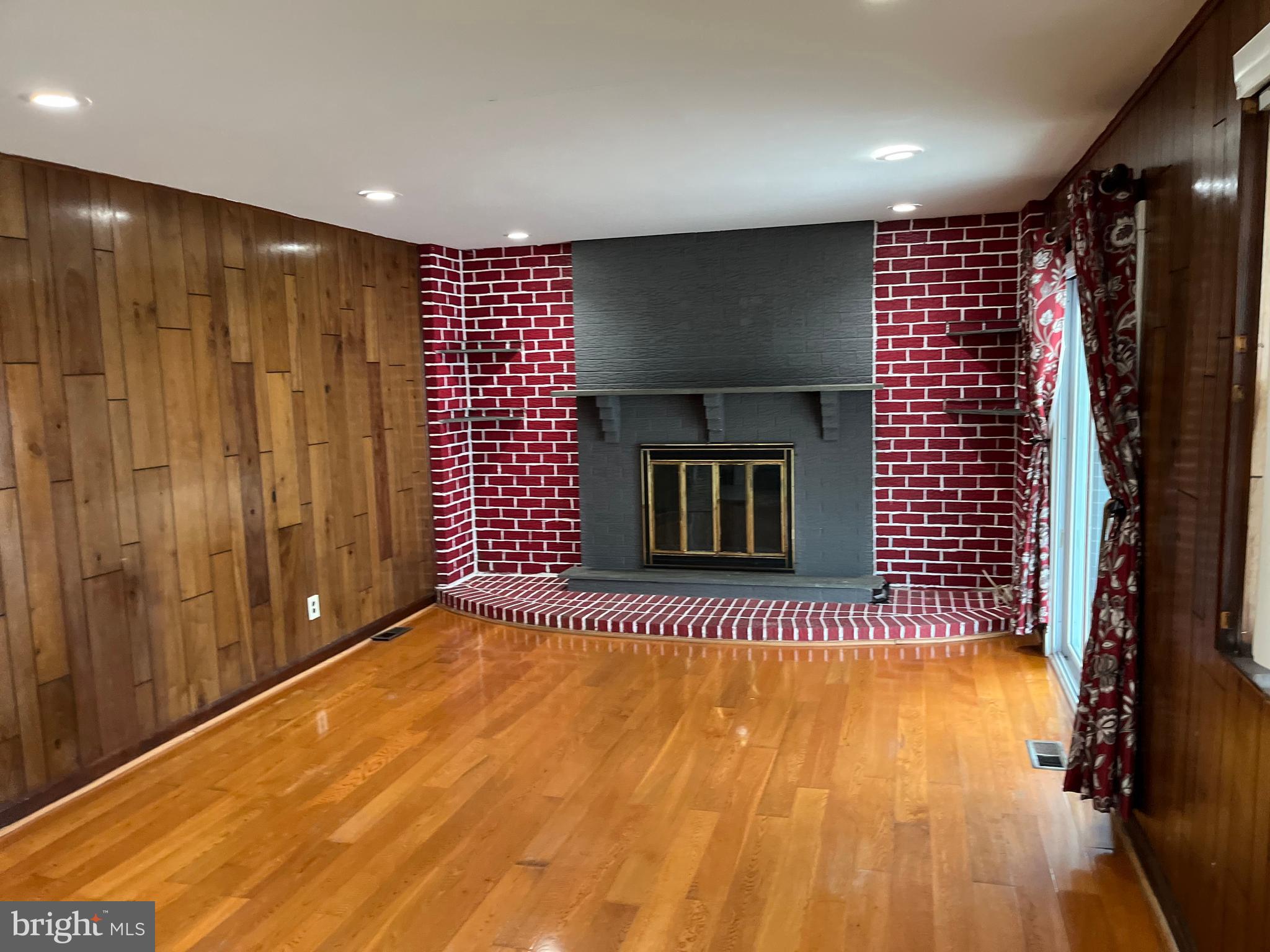 CAMELOT ESTATES - Residential