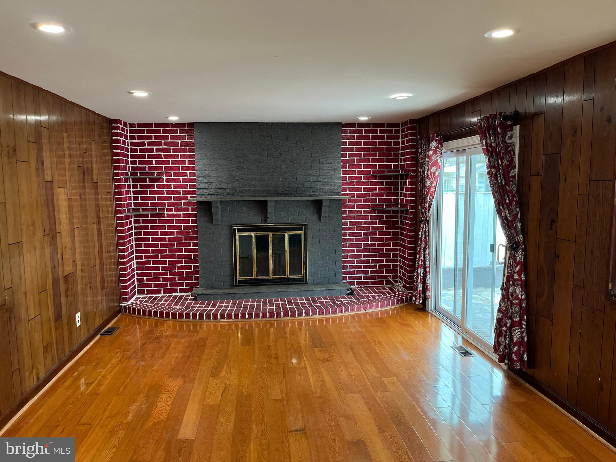 CAMELOT ESTATES - Residential