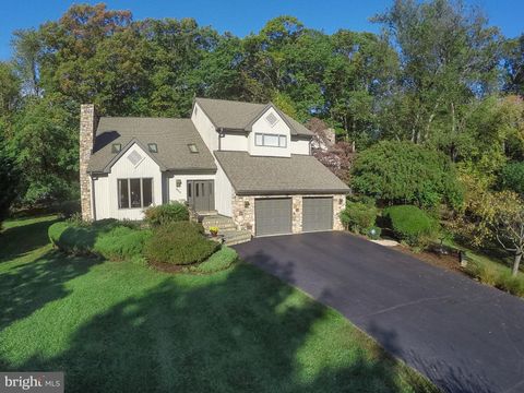 Photo of 904 Falls Bridge Lane, GREAT FALLS, VA 22066 (MLS # VAFX2296936)