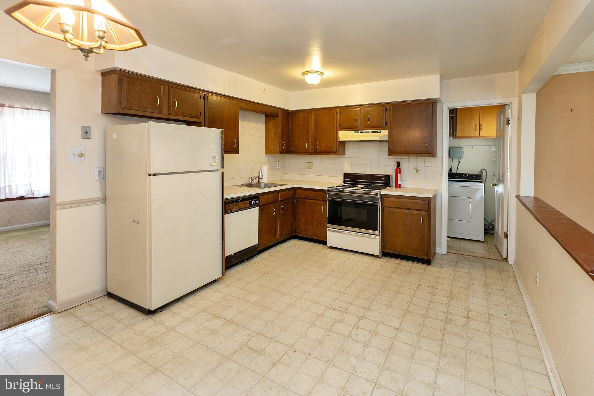 322 W WASHINGTON AVENUE
