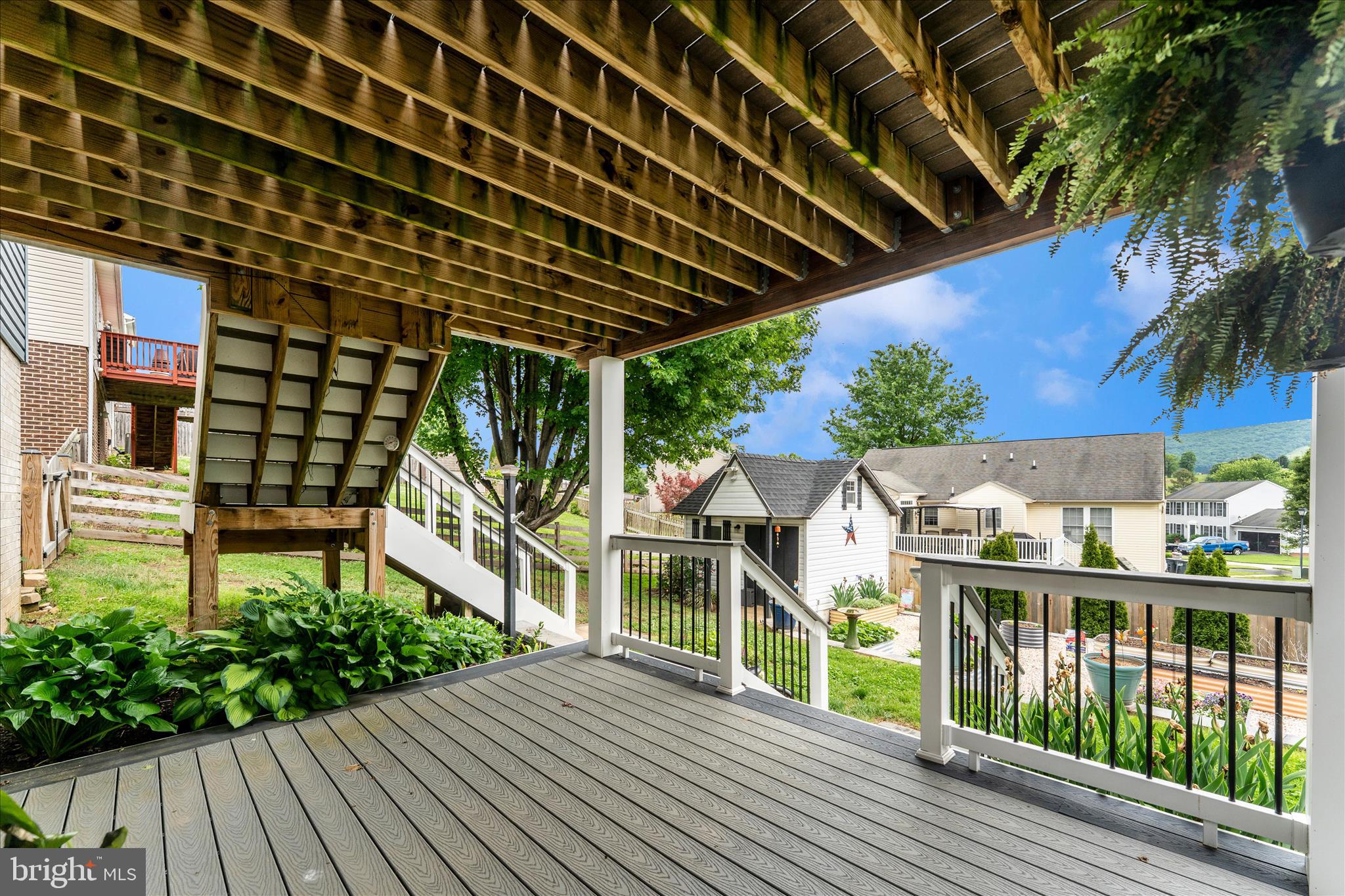 WHISPERING HILLS - Residential