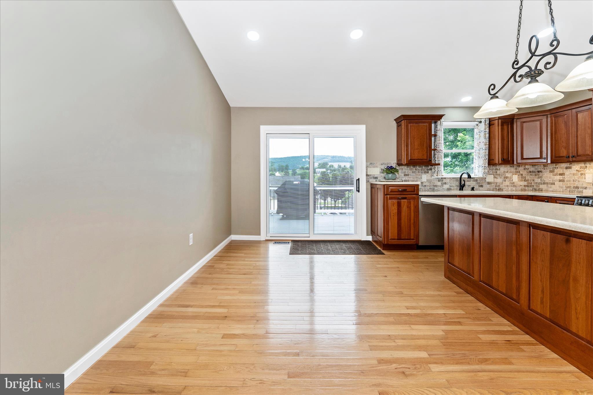 WHISPERING HILLS - Residential