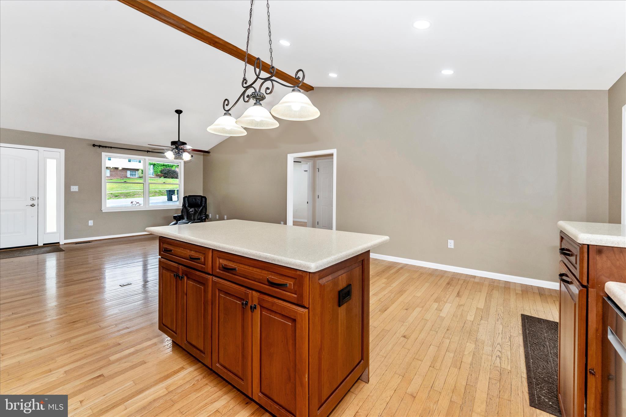 WHISPERING HILLS - Residential