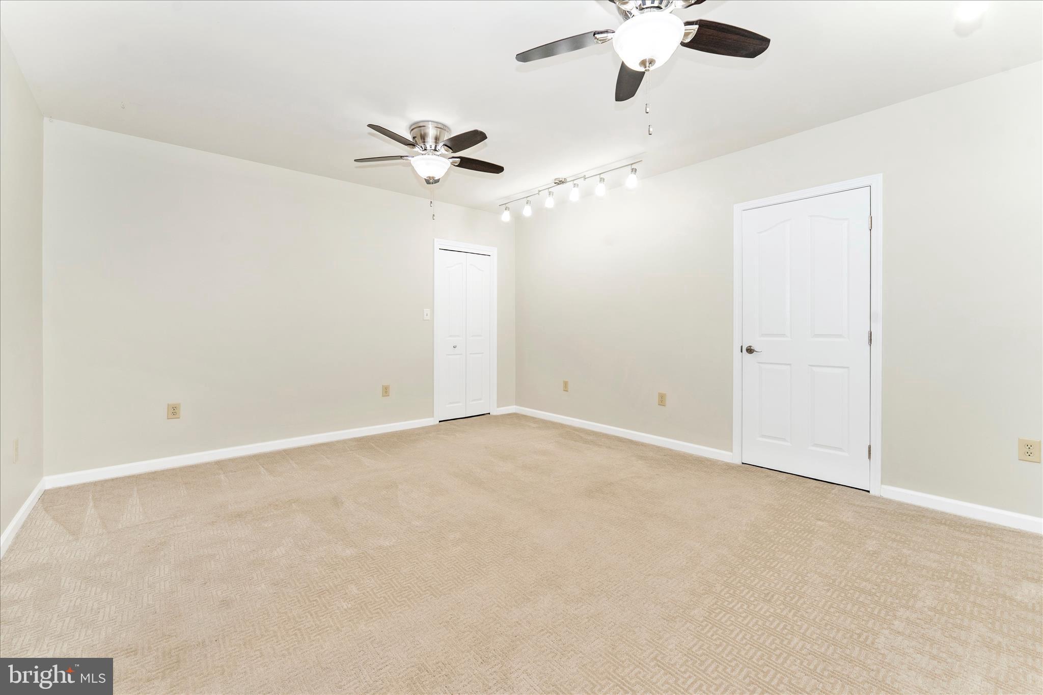 WHISPERING HILLS - Residential