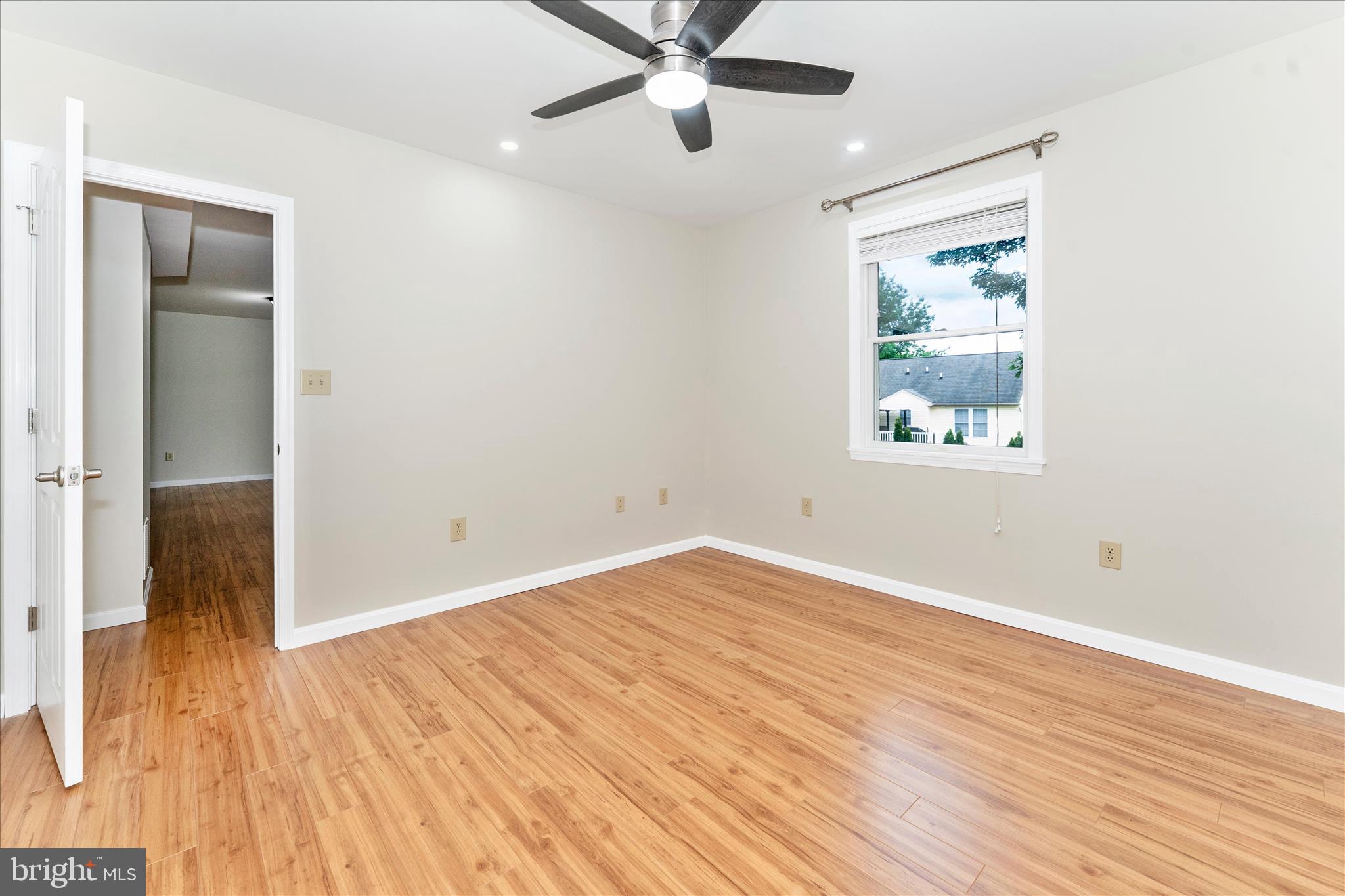WHISPERING HILLS - Residential