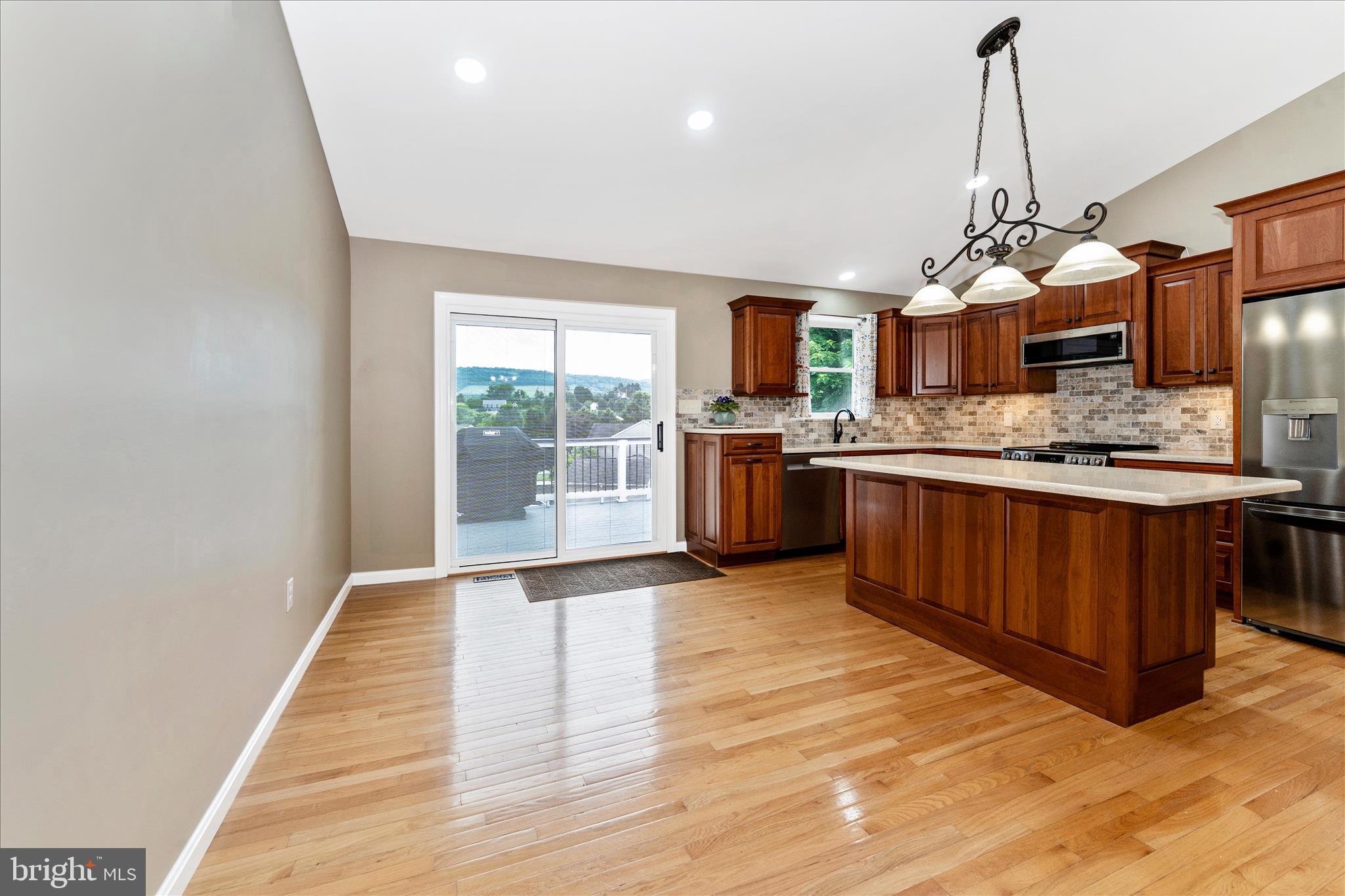 WHISPERING HILLS - Residential