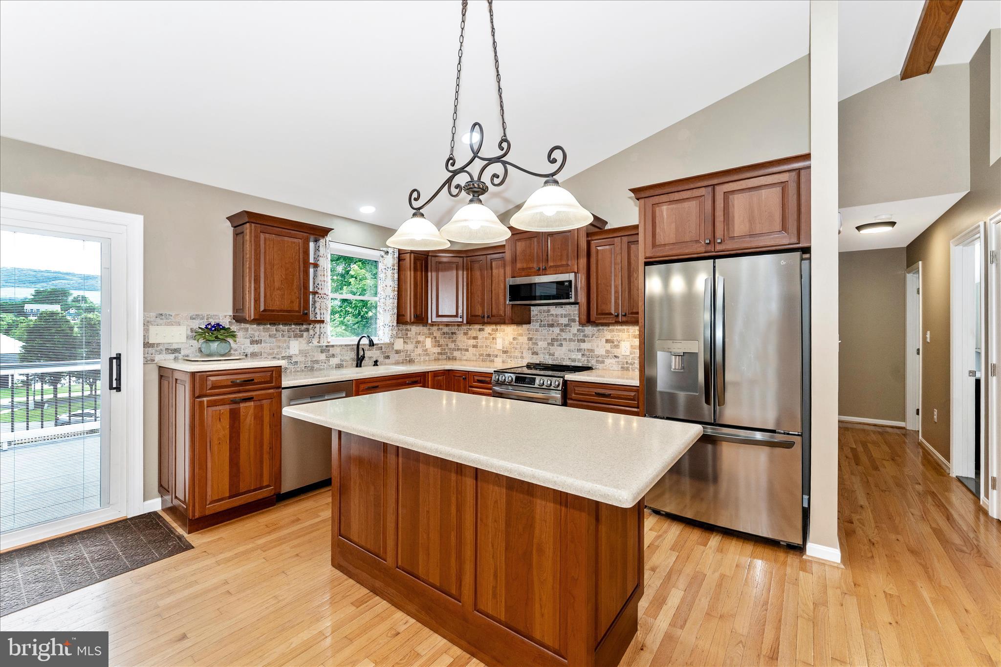 WHISPERING HILLS - Residential