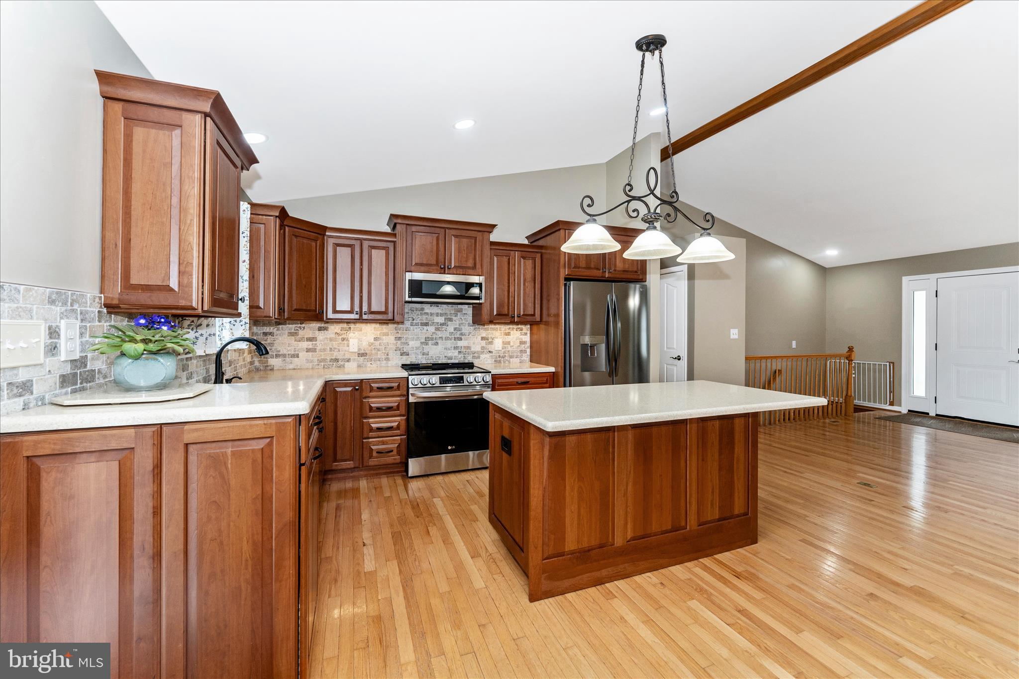 WHISPERING HILLS - Residential