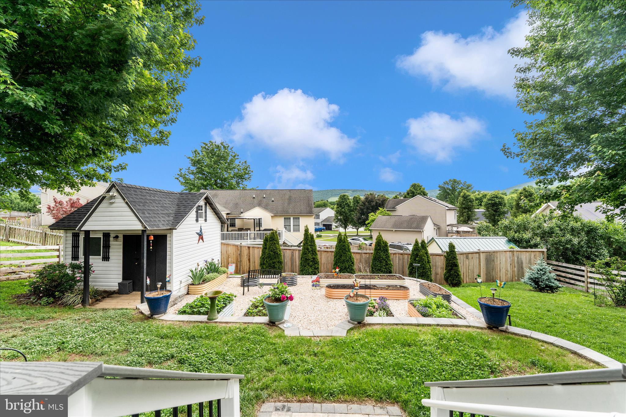 WHISPERING HILLS - Residential