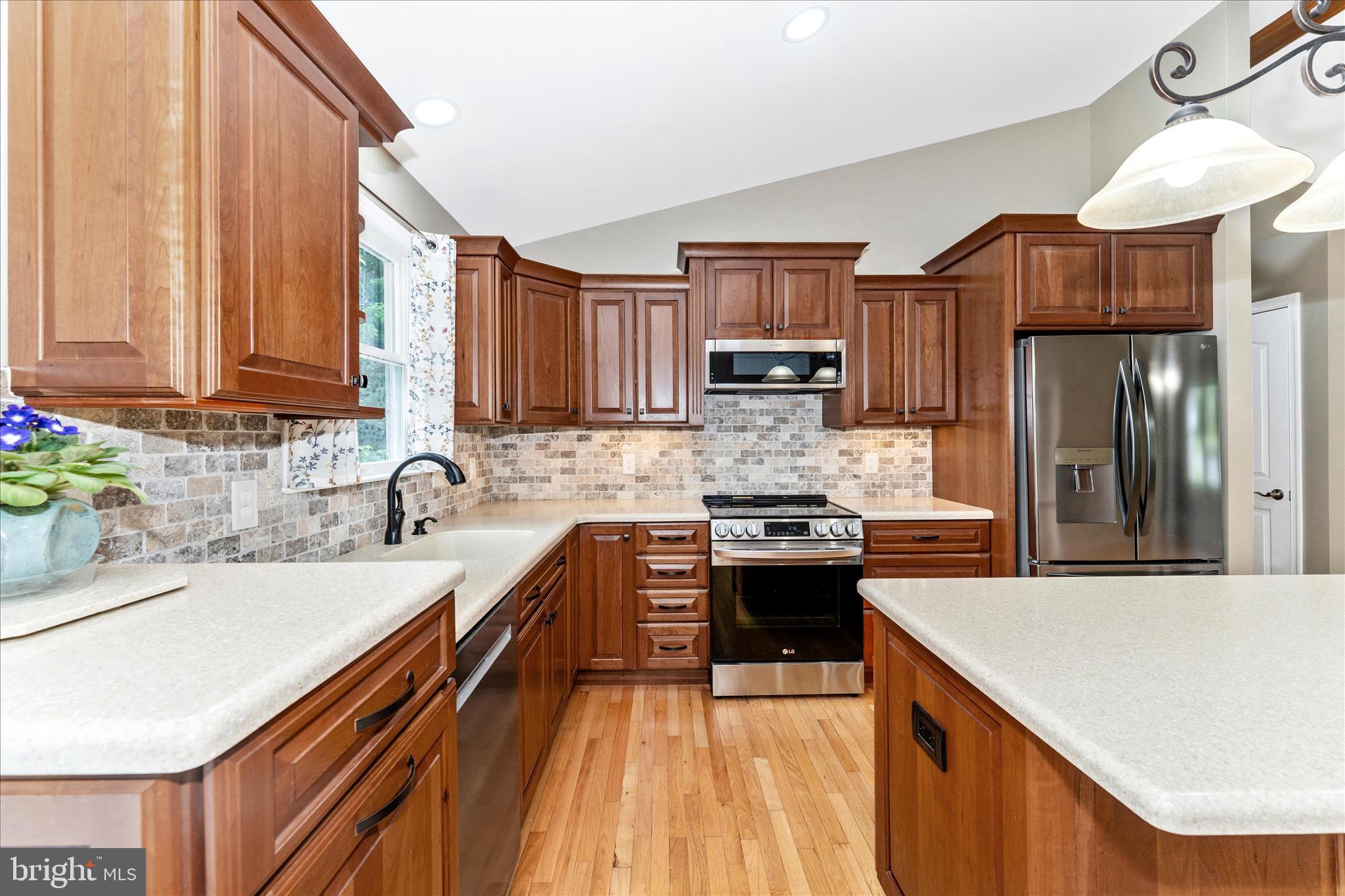 WHISPERING HILLS - Residential
