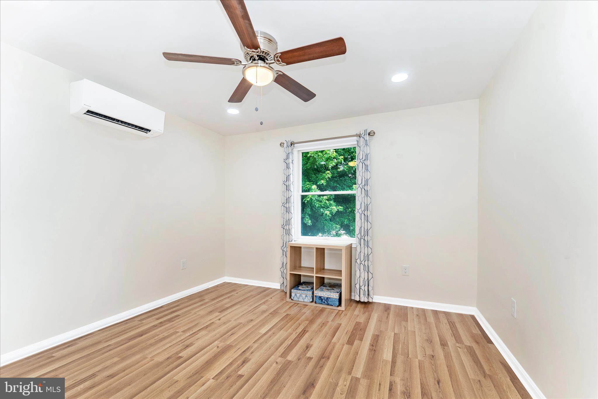 WHISPERING HILLS - Residential