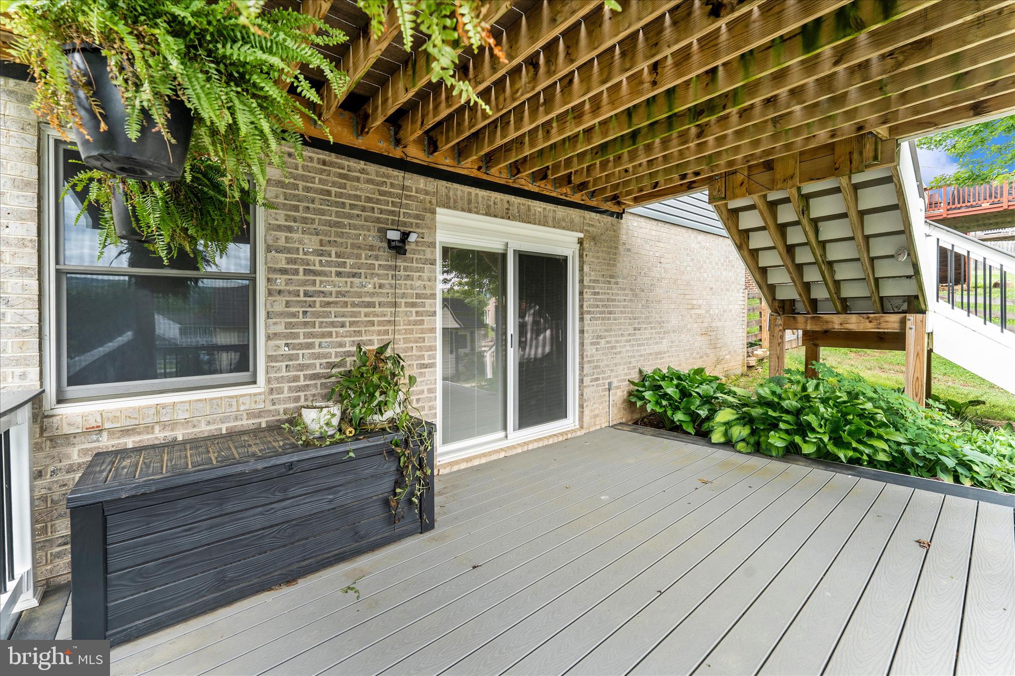 WHISPERING HILLS - Residential