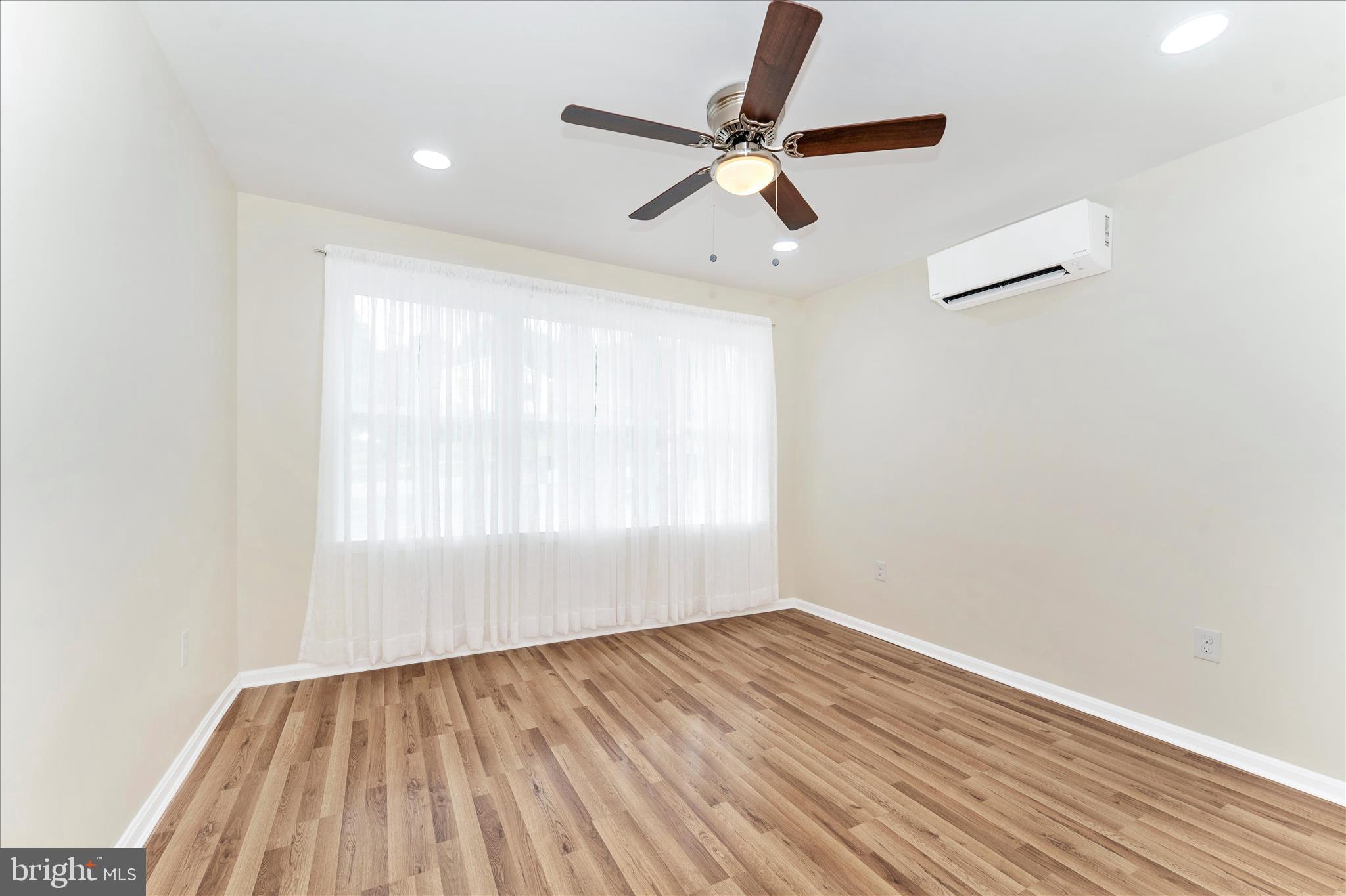 WHISPERING HILLS - Residential