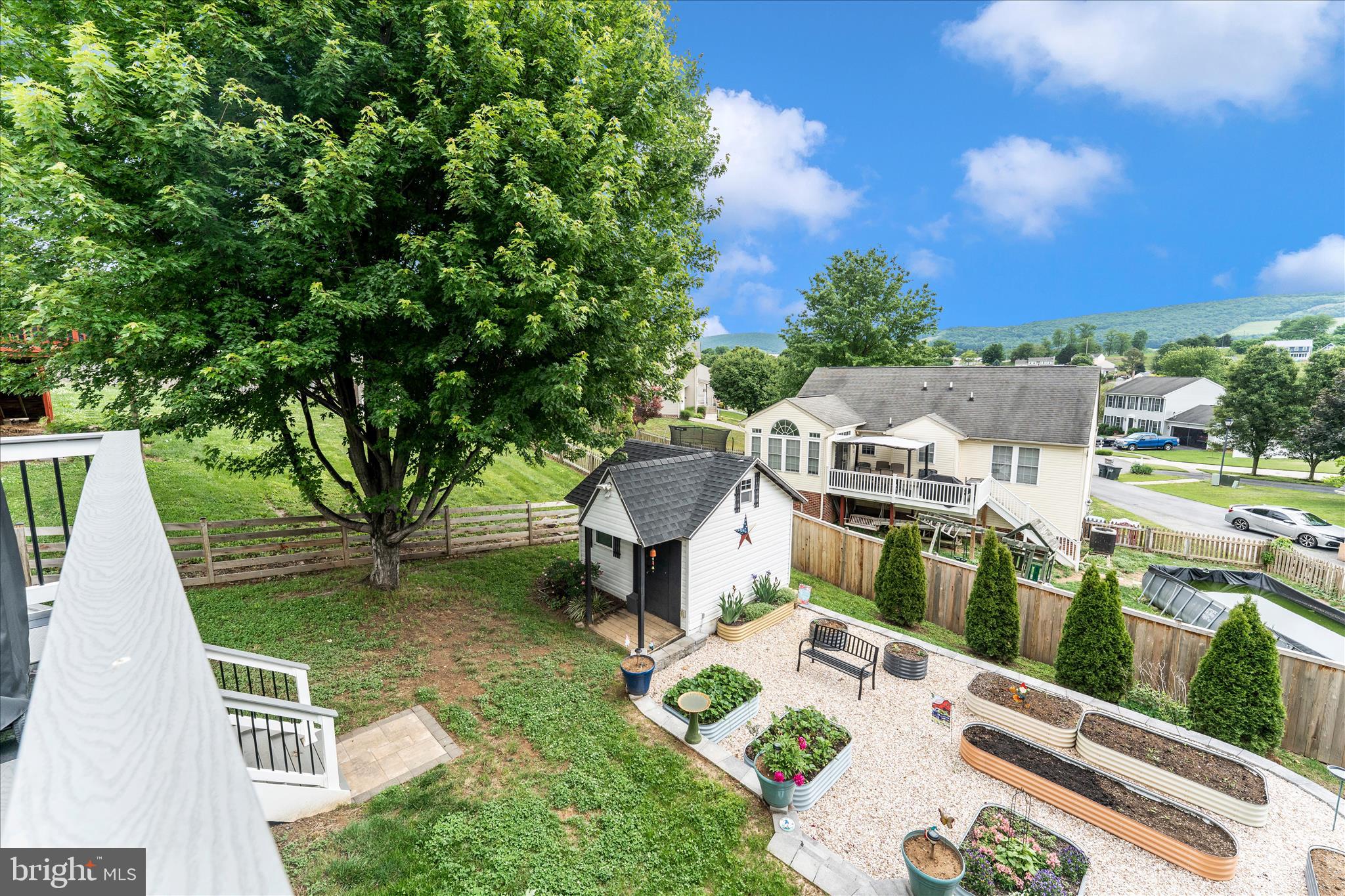 WHISPERING HILLS - Residential