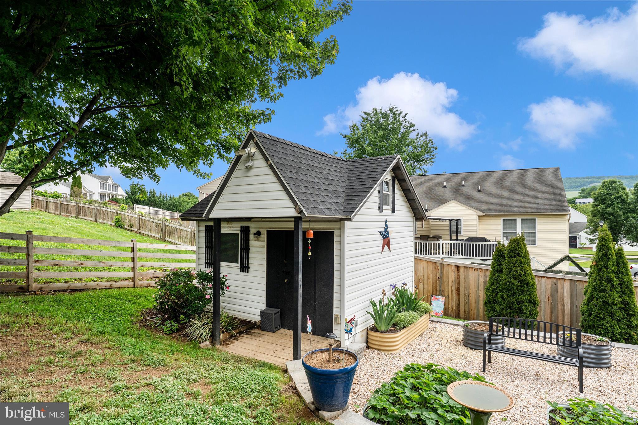 WHISPERING HILLS - Residential