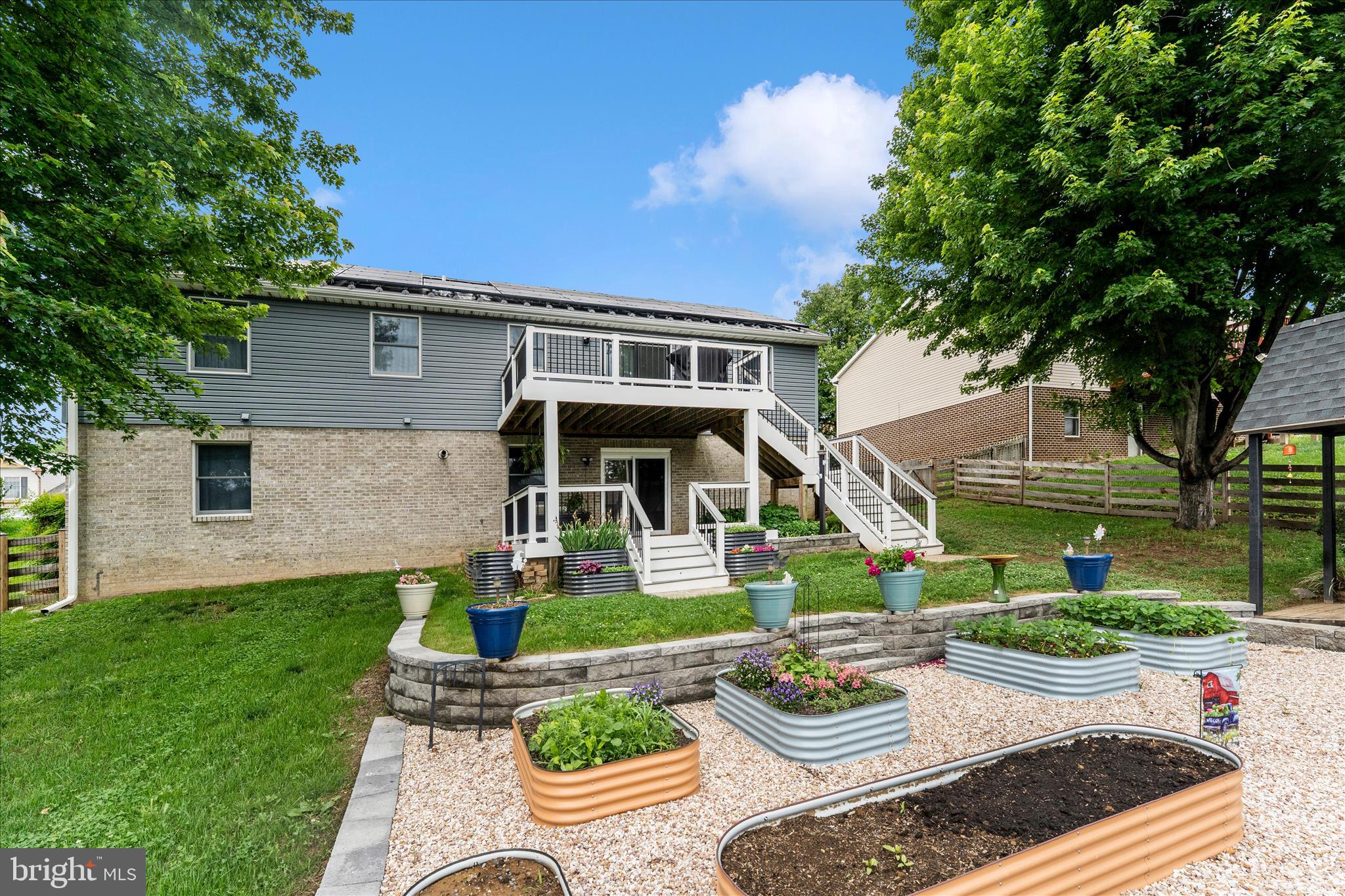WHISPERING HILLS - Residential