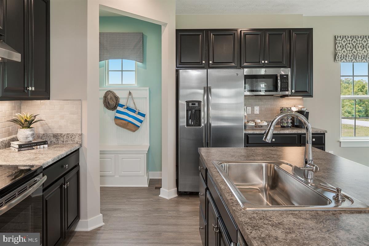 STRAY WINDS FARM - Residential