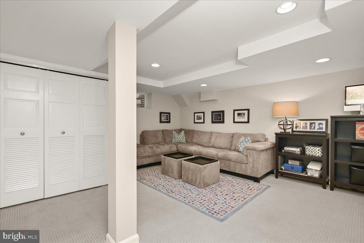 WOODACRES - Residential