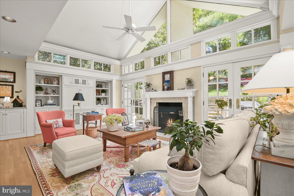 WOODACRES - Residential