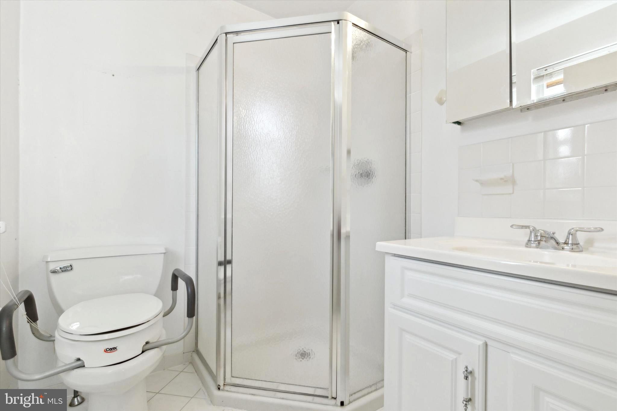 UPPER SOUTHAMPTON - Residential