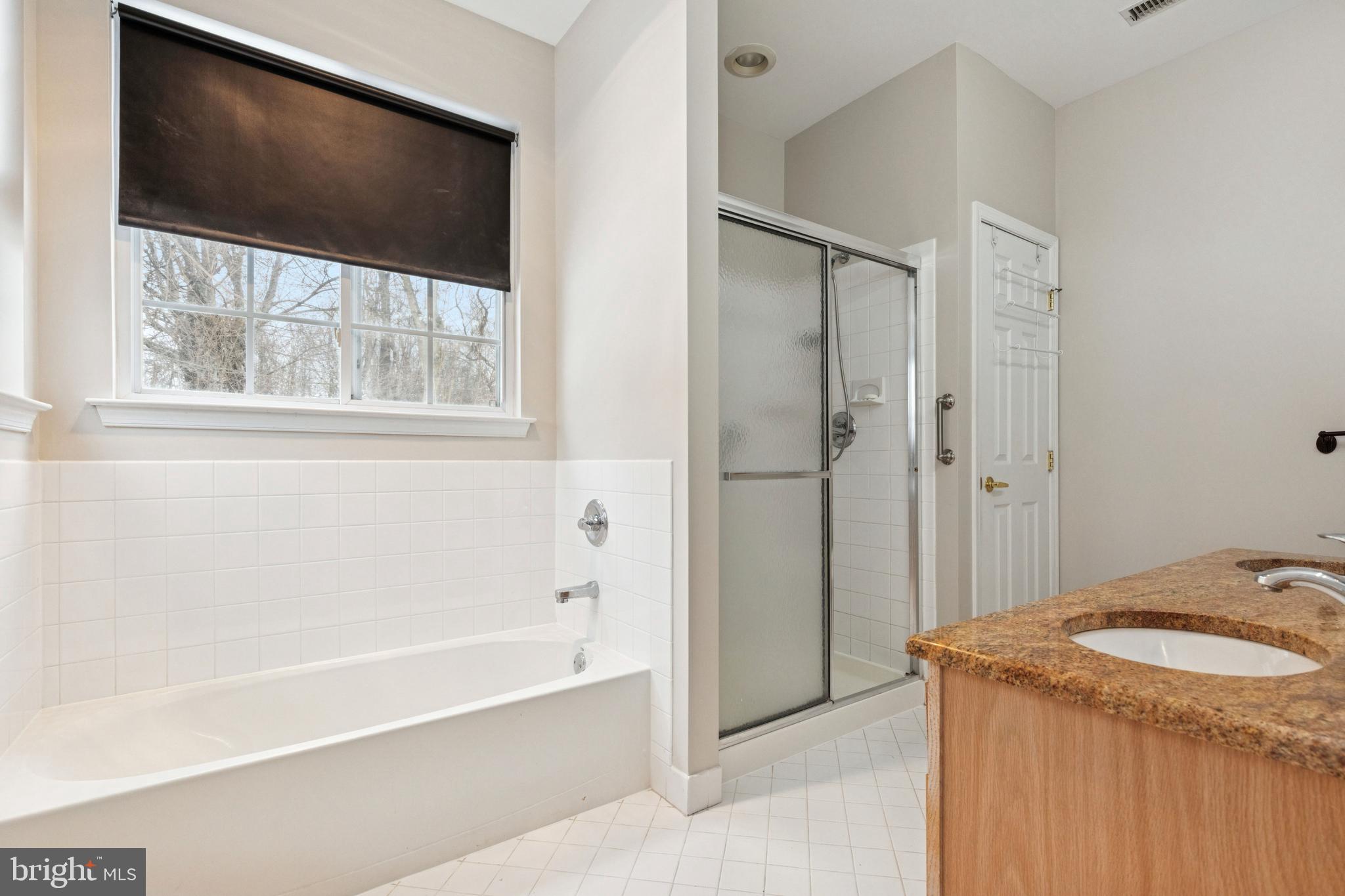 HERITAGE CR ESTS - Residential