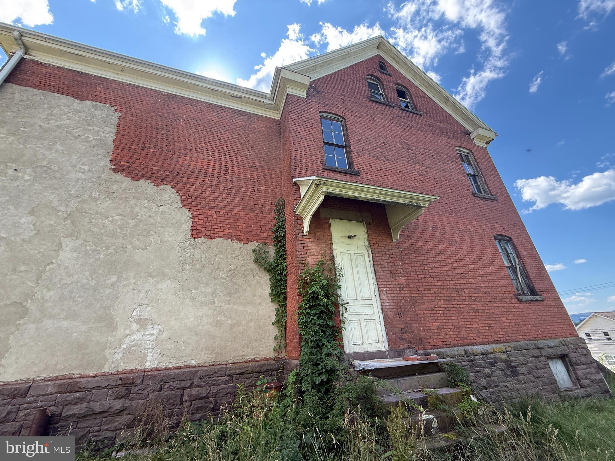 710 MAIN ST