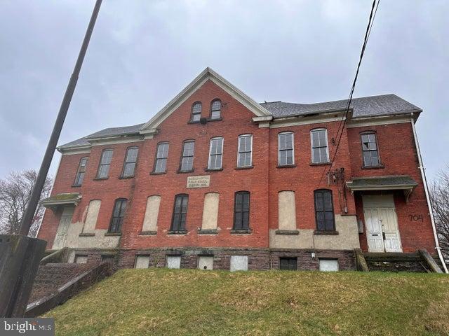 710 MAIN ST