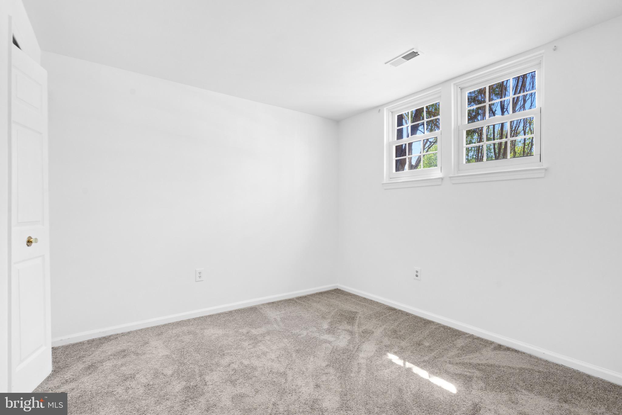 PARK OVERLOOK - Residential Lease