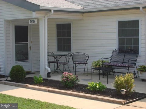 Townhouse For Rent - 17813 Willow Road<br/> DUMFRIES, VA 22026