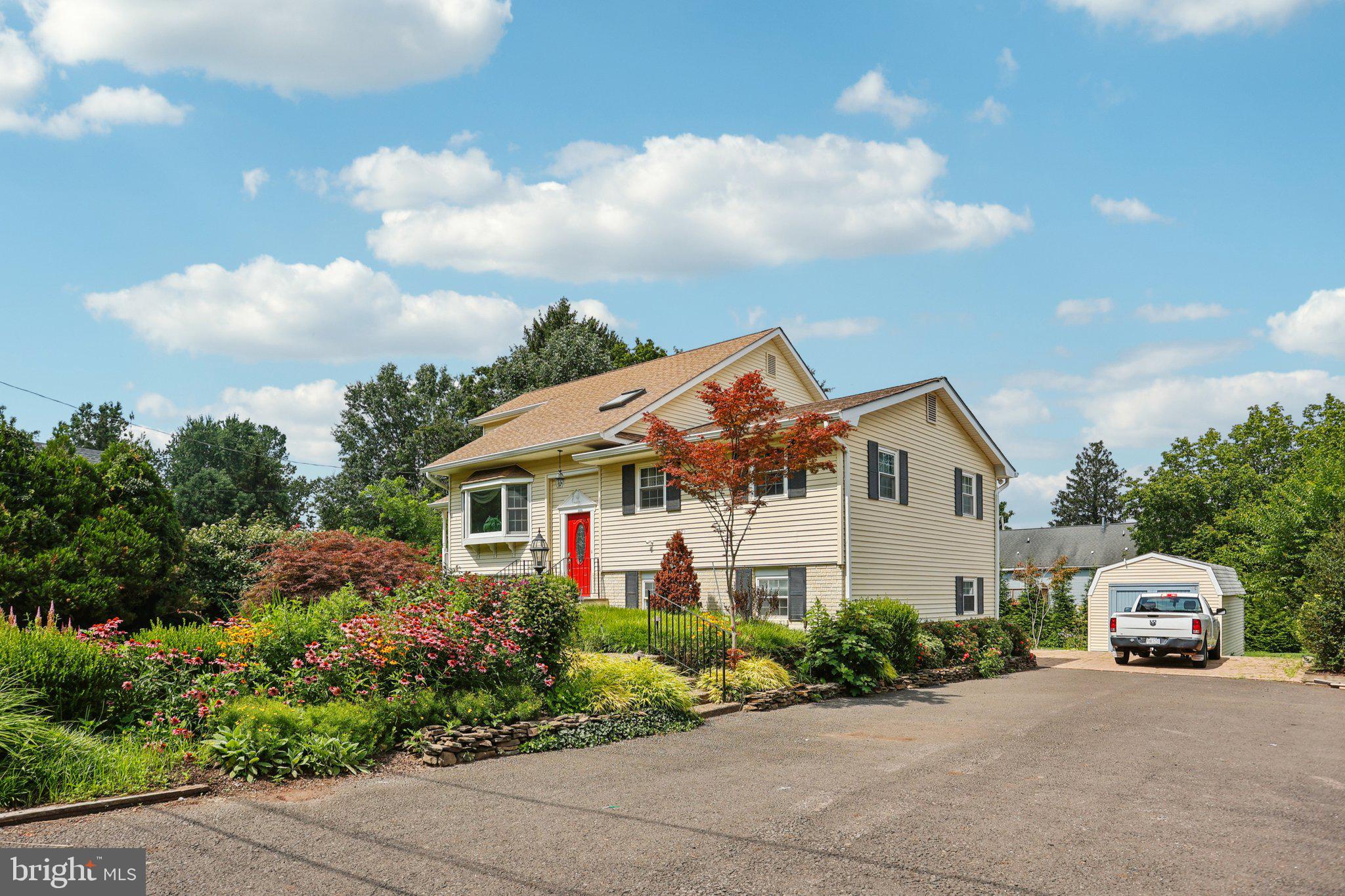 32 N EDGEWATER AVENUE