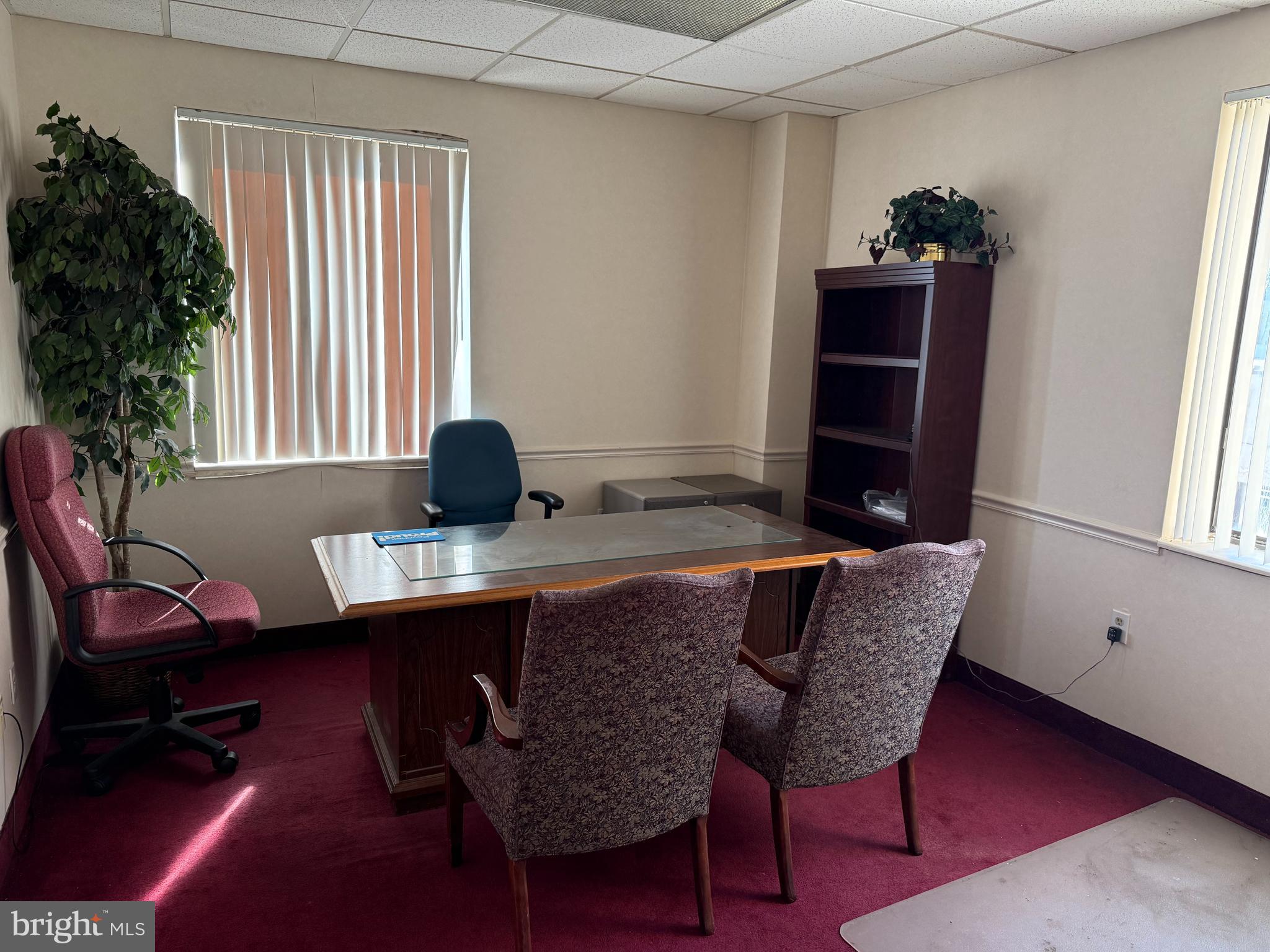 MANOA - Commercial Lease