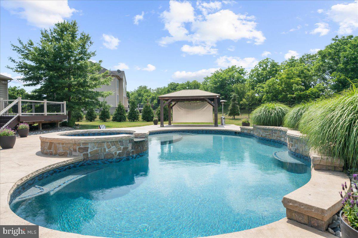 RIVERSIDE AT PROV - Residential