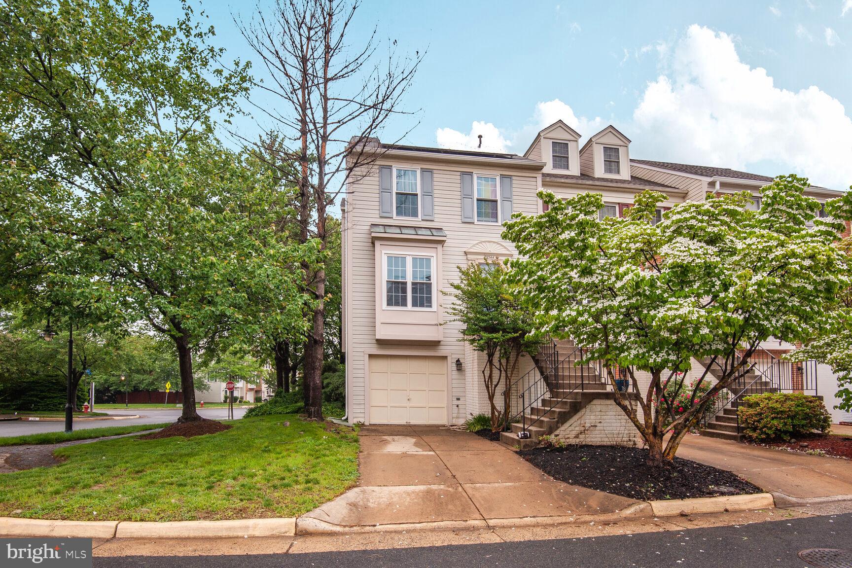 45544 WHITCOMB SQUARE