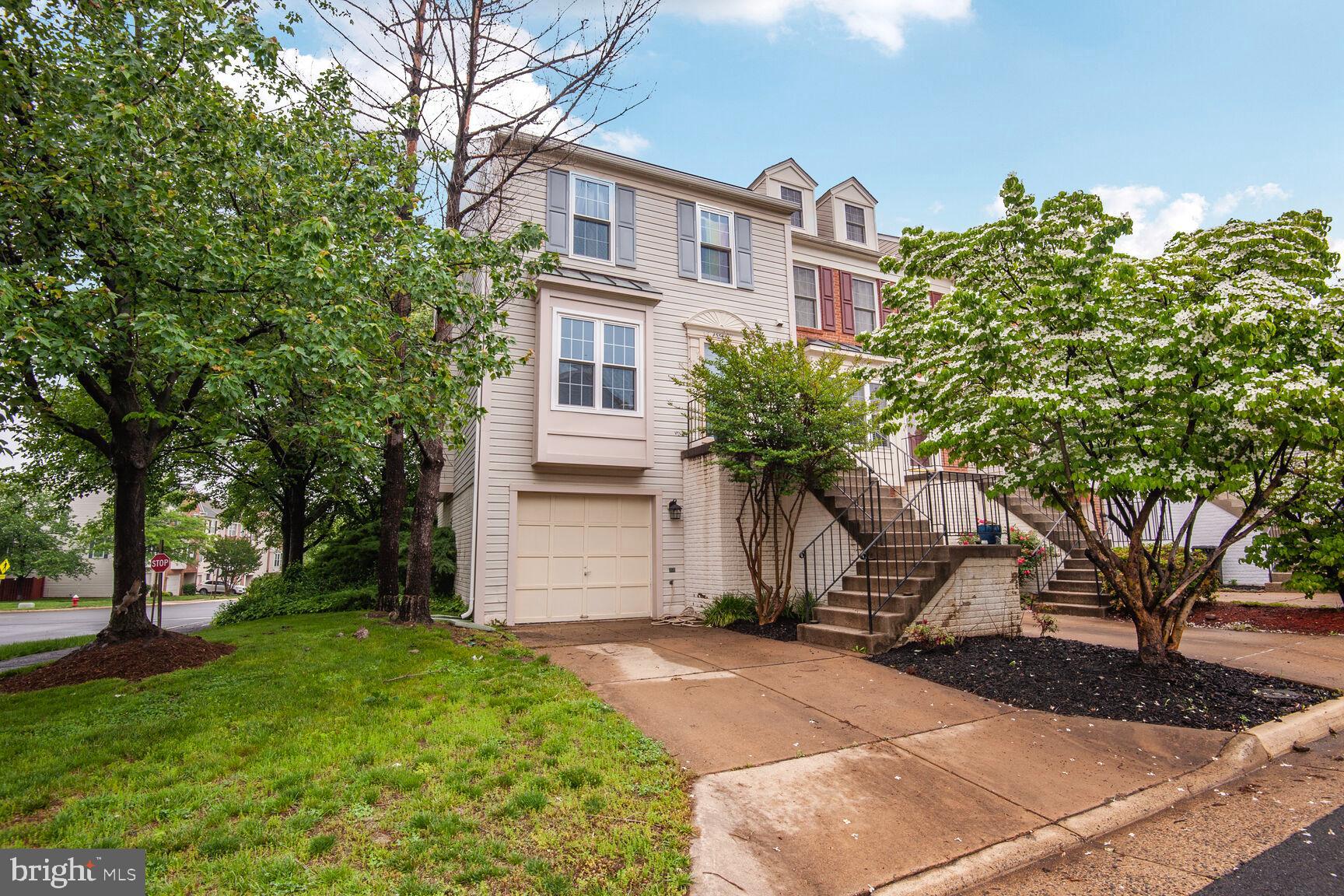 45544 WHITCOMB SQUARE