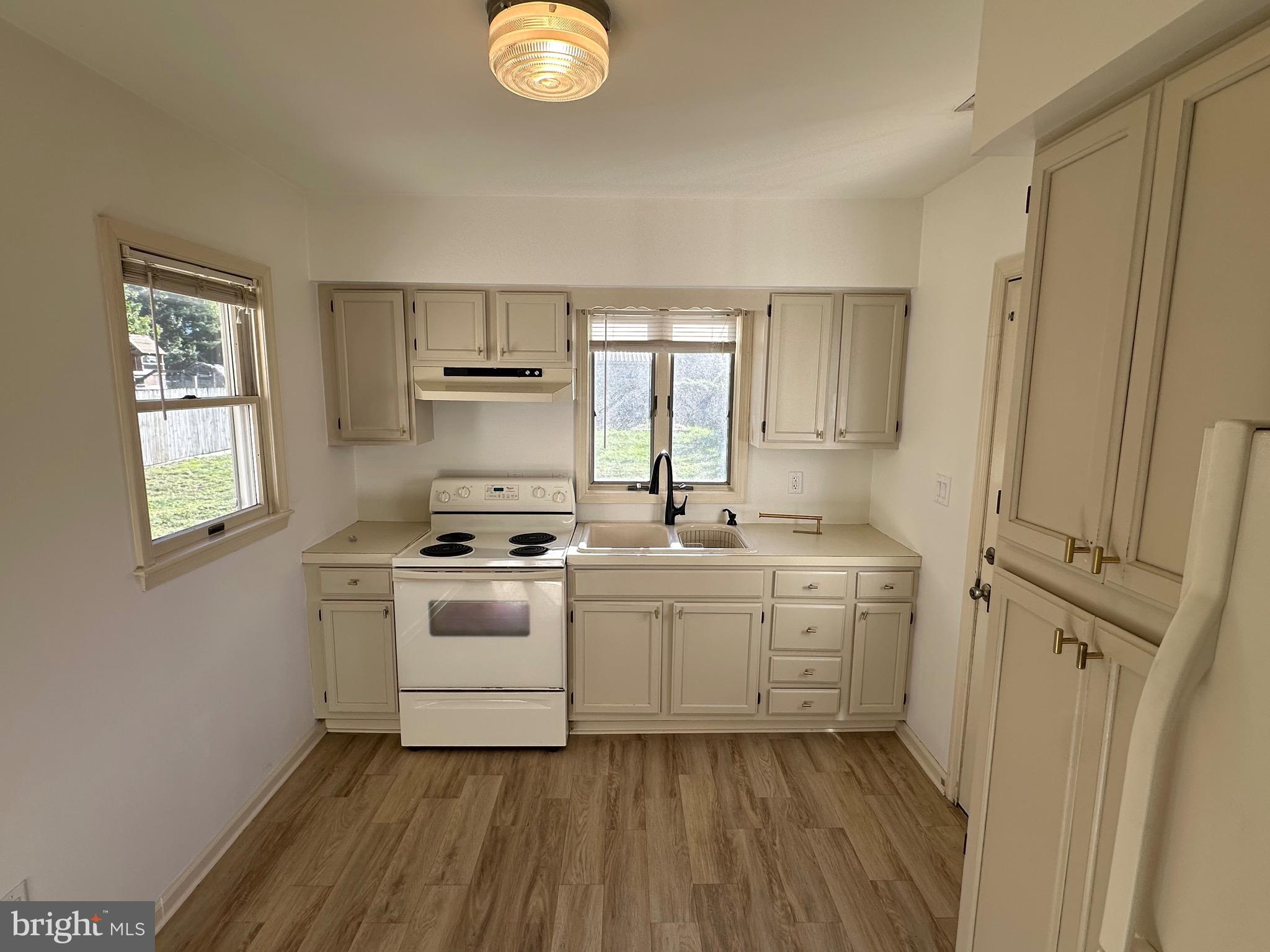 EASTON - Residential Lease