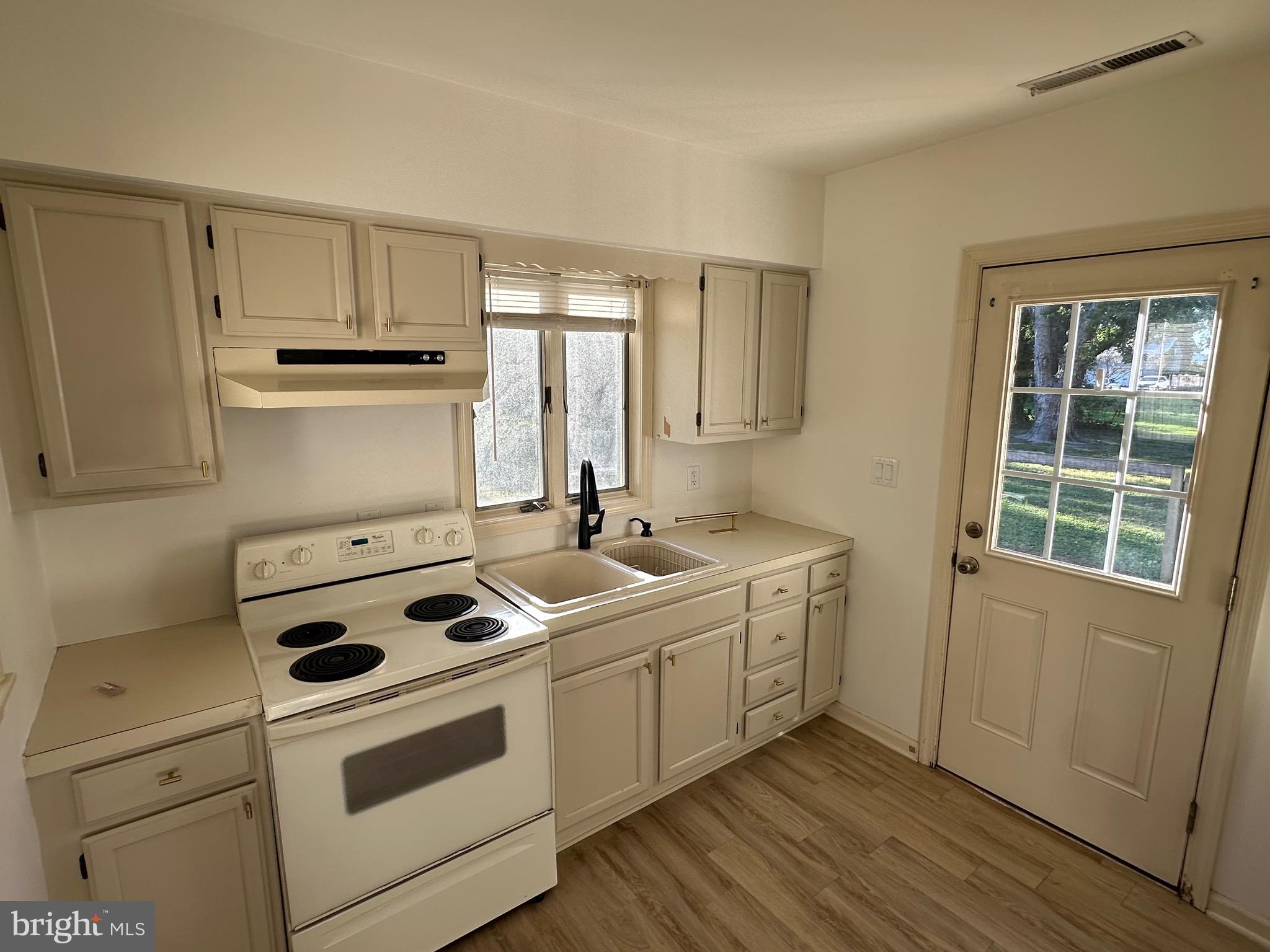 EASTON - Residential Lease