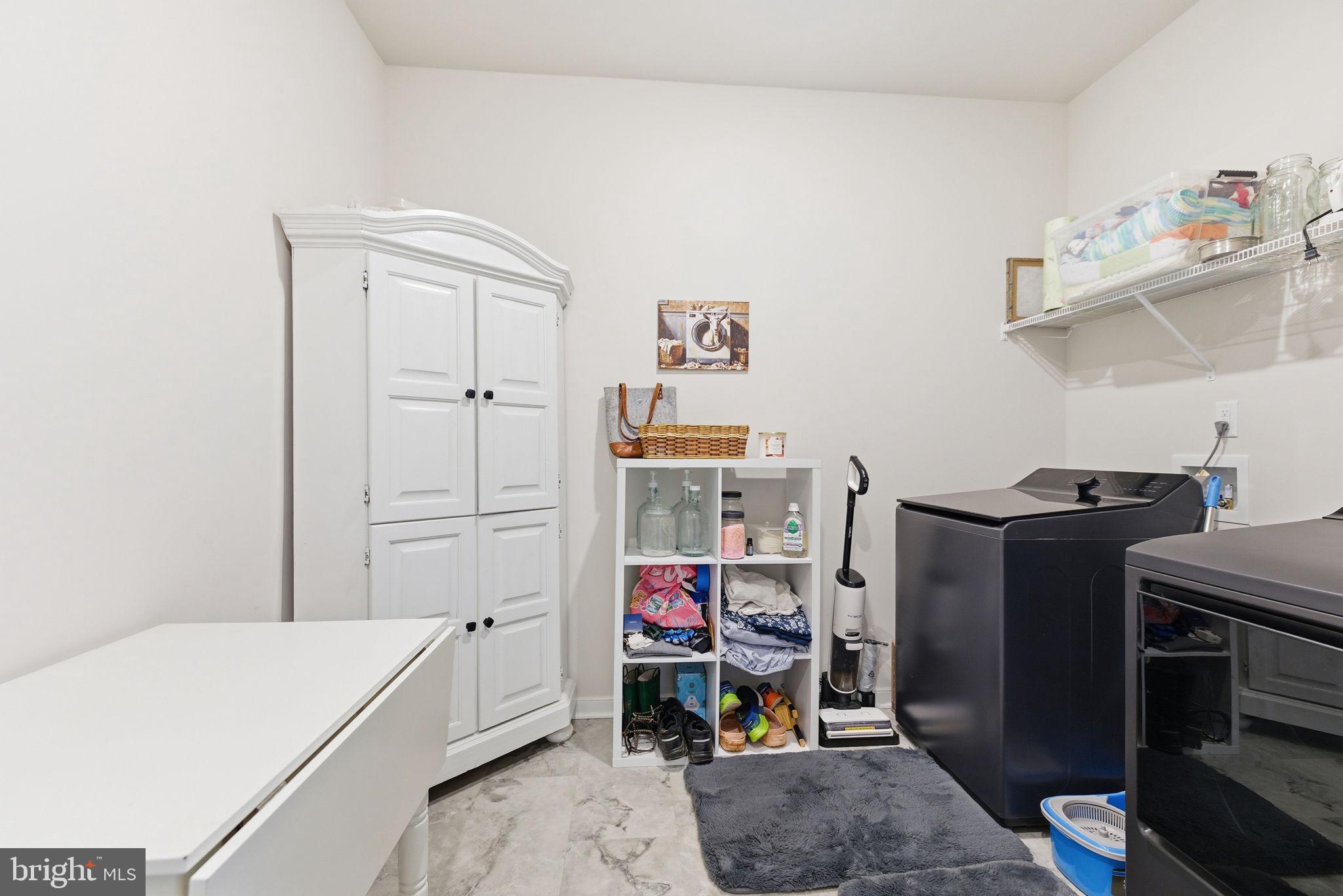 AMISSVILLE - Residential