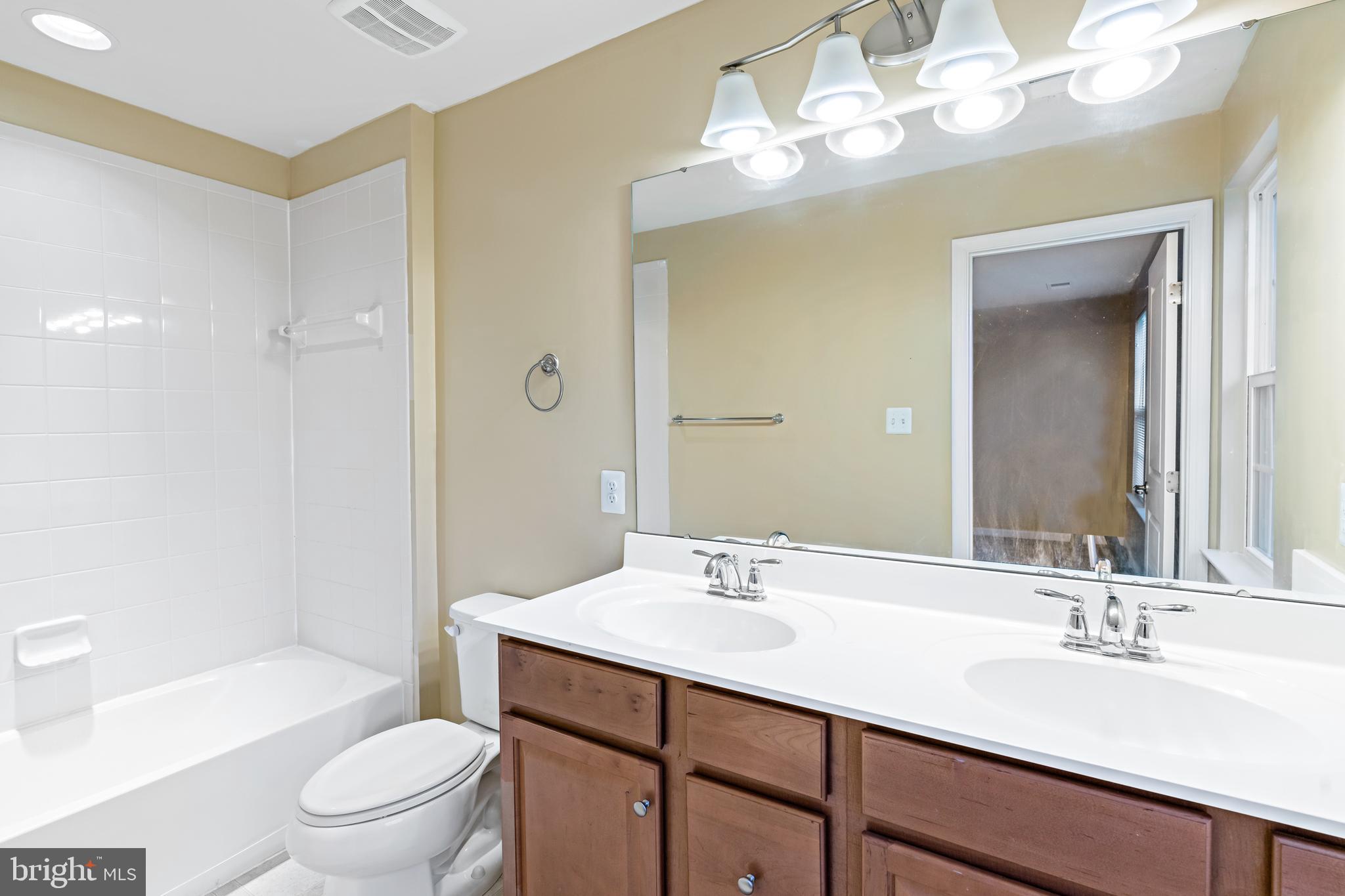 BROOKFIELD - Residential